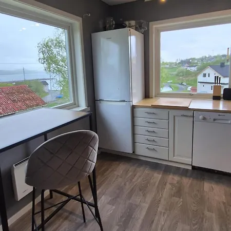 Large House, View Of The Sea, Engeloya Steigen